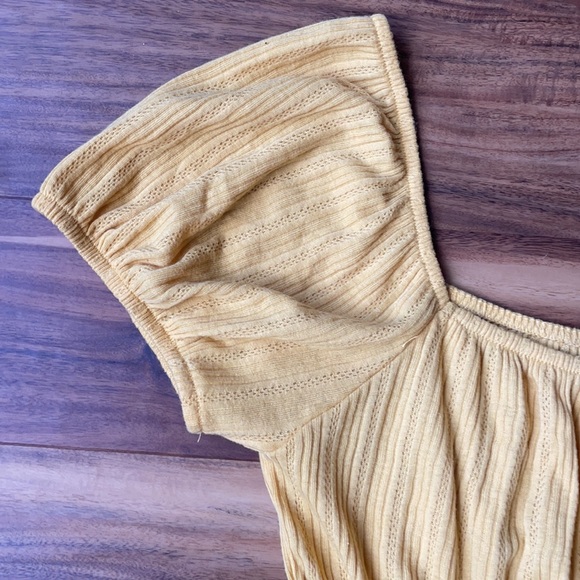 O’Neill Top Shirt Medium Juniors Yellow mustard Summer Cute Beach stretchy FUN - Picture 3 of 6